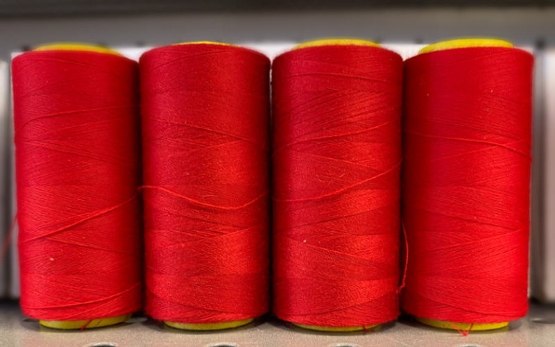 Ensemble de fils à surjeteuse  - Rouge Vif