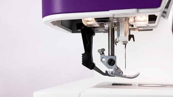 Pfaff Expression 710